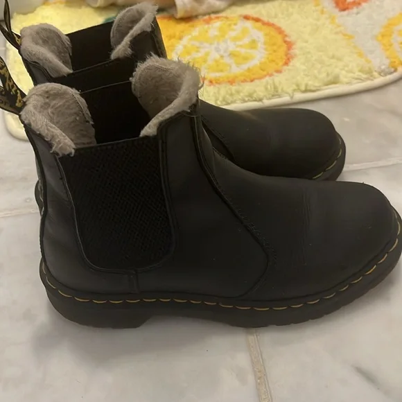 Dr. Martens faux fur Chelsea boots - Picture 2 of 10
